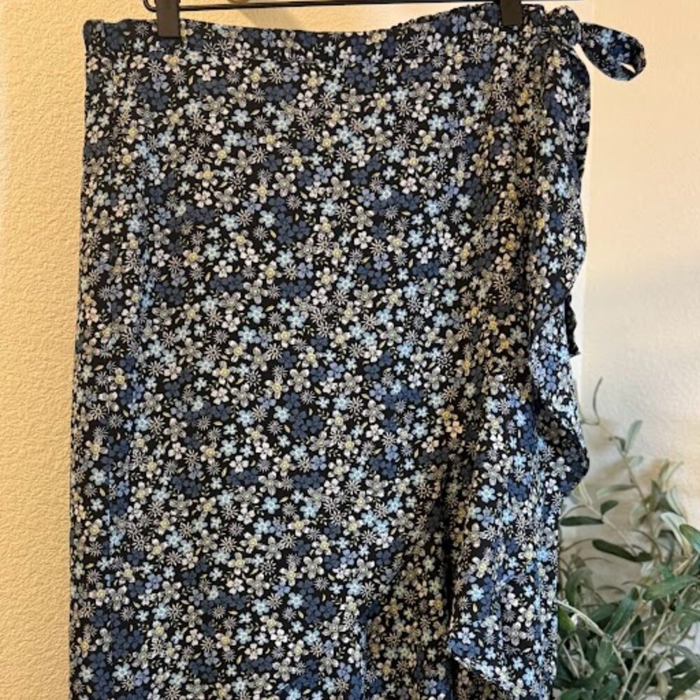 Blue Floral Wrap High-Low Midi Skirt – Max Studio, Size L